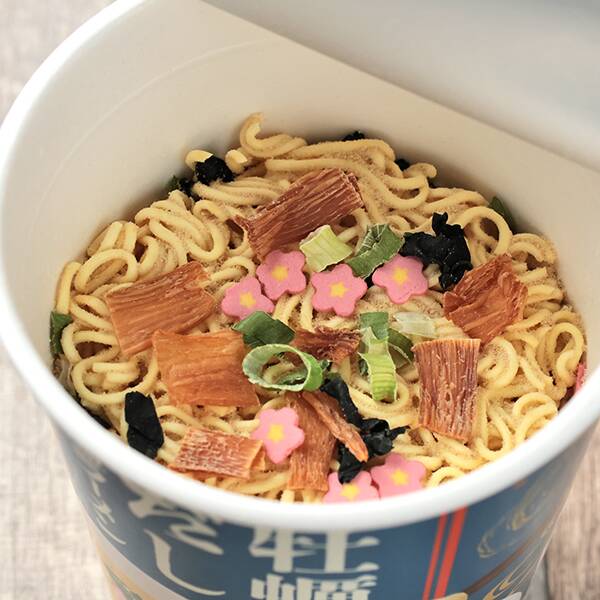 濃厚牡蠣高湯鹽味拉杯麵